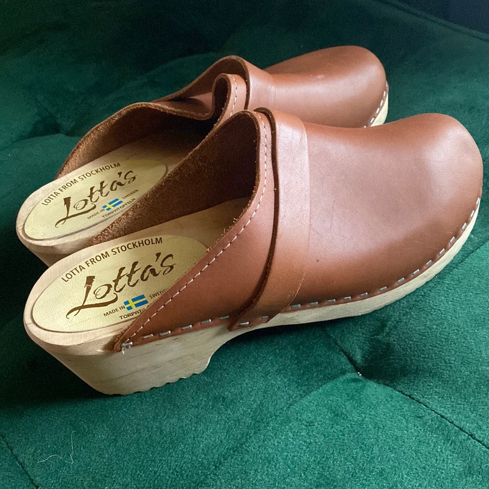 Sz 39 Lotta’s cinnamon Clogs - never worn!